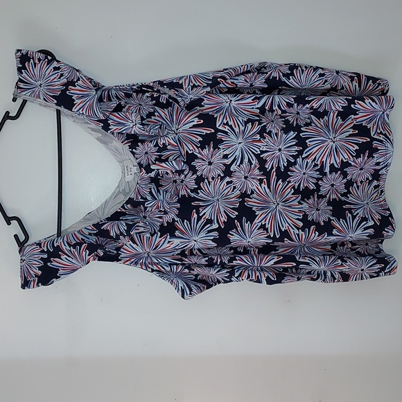 Crown,& Ivy Sleeveless Top - Picture 2 of 10